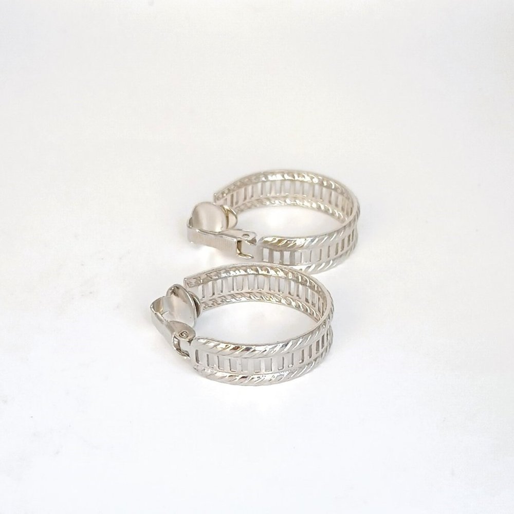Vintage Cut Out Hoop Earrings. Silver Tone Lattice Clip On Jewelry